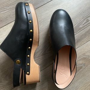 JCrew Convertible leather clogs